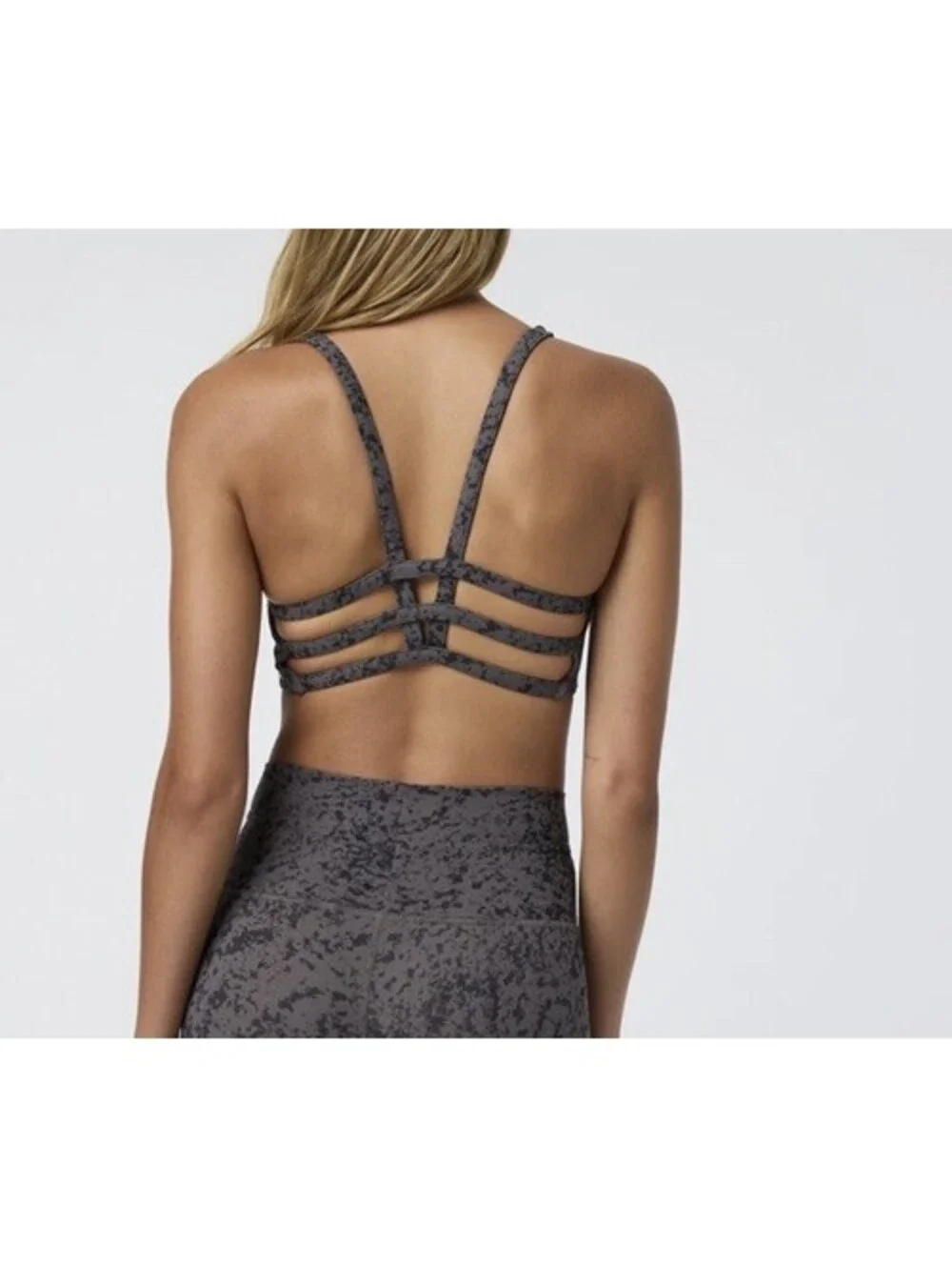 Vuori Yosemite Sports Bra in Chia Stucco Size S
